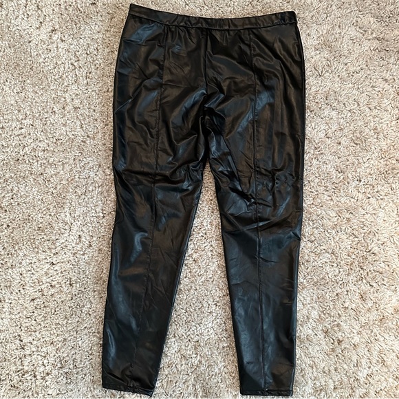 FASHION NOVA Never Worn Faux Leather Skinny Pants Size 1X NWT - Picture 3 of 6